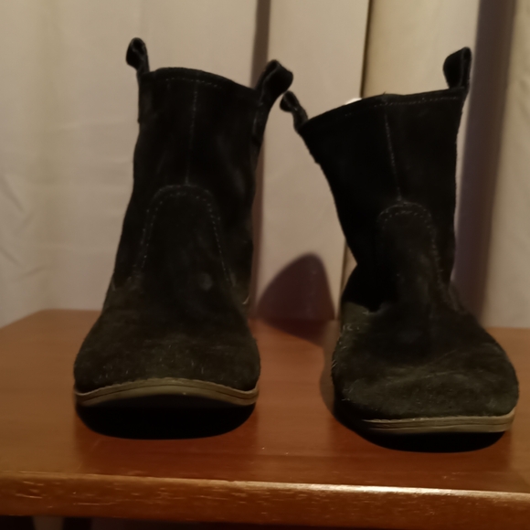 🍎 Docker's Black Suede Ankle Booties - Picture 1 of 6